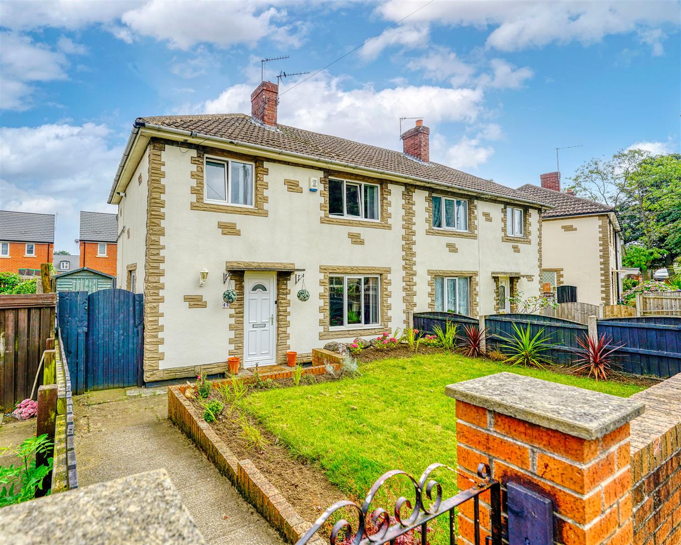 3 bedroom House in Elizabeth Drive, Airedale, Castleford, WF10 Park Row Properties